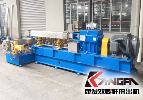 浙江客戶因業(yè)務(wù)發(fā)展需求,車間連續(xù)生產(chǎn)超十五年SJSH系列雙螺桿混煉擠出機老設(shè)備更換記!