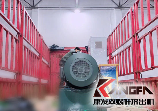 發(fā)貨速遞|公司新一批雙螺桿擠出機(jī)設(shè)備細(xì)心打包、裝車進(jìn)行發(fā)貨