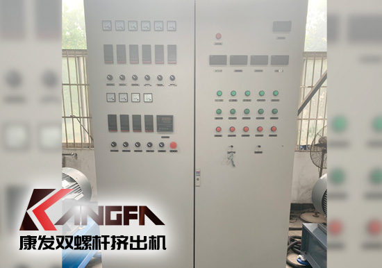 雙螺桿擠出設(shè)備主要運(yùn)用于pvc、rpvc等塑料材質(zhì)物體,擠出、造粒等,下文就擠出設(shè)備自我保護(hù)裝置做一些簡(jiǎn)單介紹。