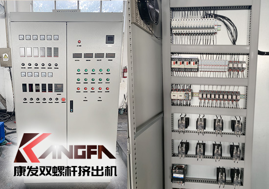 新一代65B型康發(fā)JSH標(biāo)準(zhǔn)化全新雙螺桿擠出造粒機(jī)組系列、品質(zhì)控制柜、真空系統(tǒng)等展示