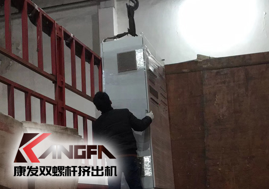 康發(fā)雙螺桿擠出機(jī)與客戶成功合作的好消息頻頻不斷!全廠員工按時(shí)保質(zhì)保量地完成了生產(chǎn)!