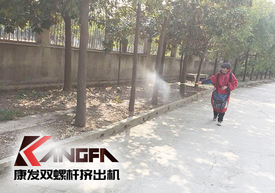 戰(zhàn)疫情、防風(fēng)險(xiǎn)、保安全!康發(fā)雙螺桿擠出機(jī)復(fù)工在即,全廠實(shí)現(xiàn)全方位消毒!
