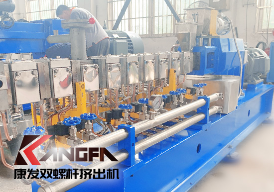 雙螺桿擠出機再生塑料行業(yè)工廠發(fā)展變革之路:配合環(huán)保政策,走向規(guī)范有序,綠色可持續(xù)發(fā)展的軌道