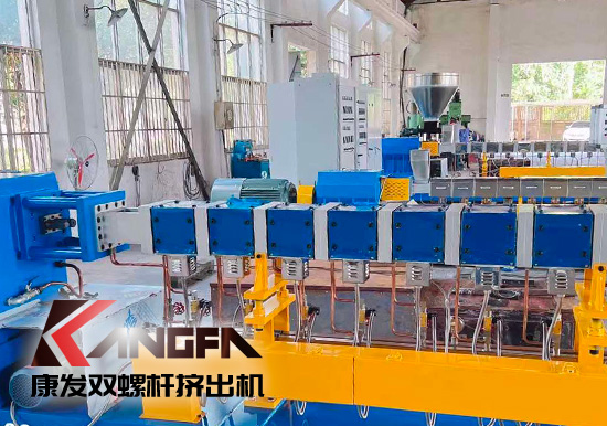 從輸送機(jī)理、工藝及配方、螺桿組合、混煉塑化能力及應(yīng)用等方面具體比較單、雙螺桿造粒機(jī)區(qū)別