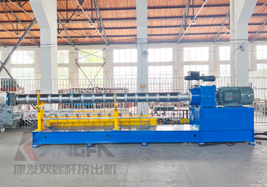雙螺桿造粒機(jī)高性能塑料制品領(lǐng)域應(yīng)用,高精度控制及穩(wěn)定的加工能力,滿足了工程塑料制品對(duì)物理性質(zhì)、化學(xué)性質(zhì)、機(jī)械性能等方面的高要求