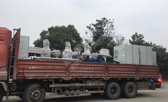 新年伊始,康發(fā)雙螺桿造粒機(jī)成功裝車發(fā)貨,助力客戶生產(chǎn)效率再上新臺階